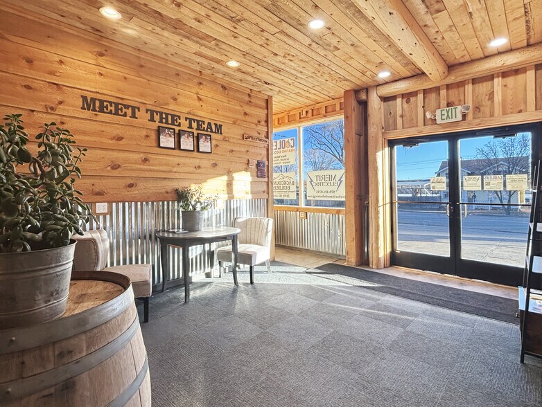 More Photos Of 350-352 E Bridge St, Hotchkiss Office For Lease