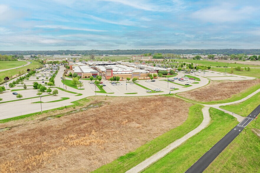 More Photos Of 18575 Outlet Blvd, Chesterfield Land For Lease