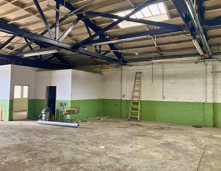 More Photos Of 36 E Palm Ave, Burbank Warehouse For Lease