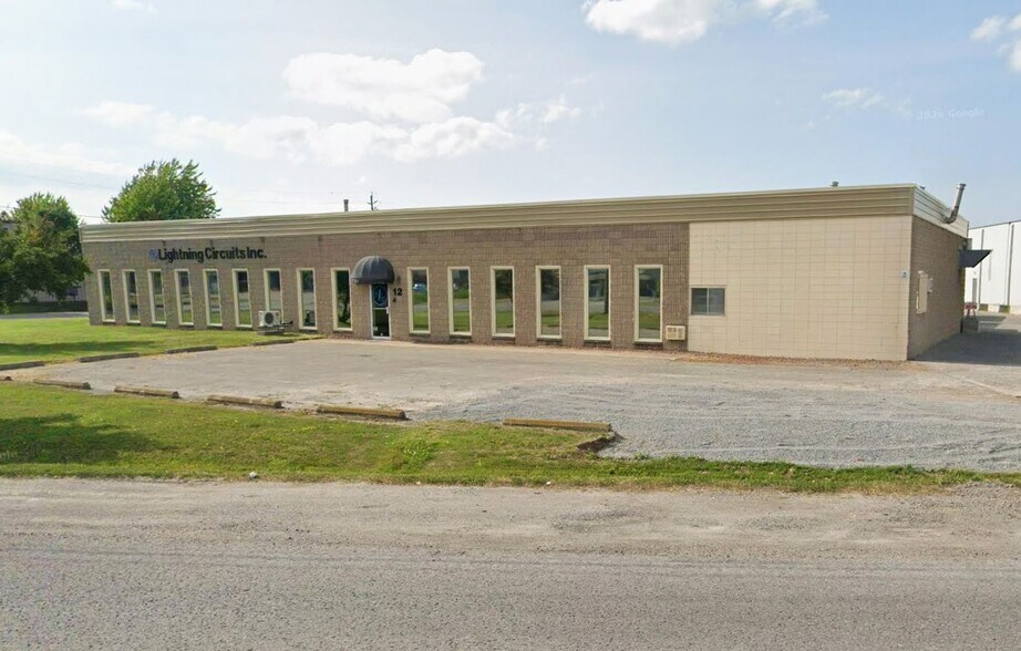 More Photos Of 12-14 Seapark Dr, St Catharines Warehouse For Sale