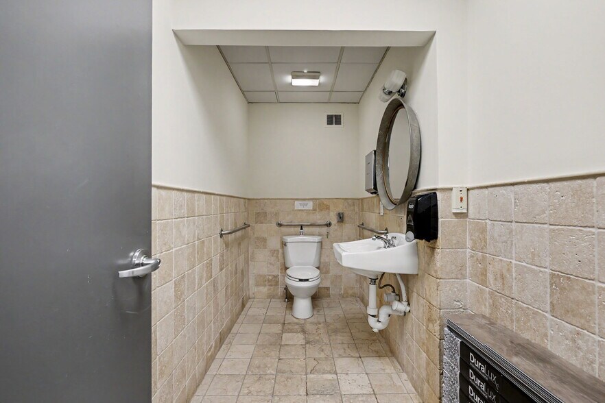 More Photos Of 7 Riversville Rd, Greenwich Medical For Lease