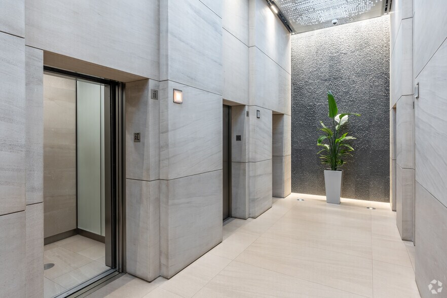 More Photos Of 340 Madison Ave, New York Office For Lease