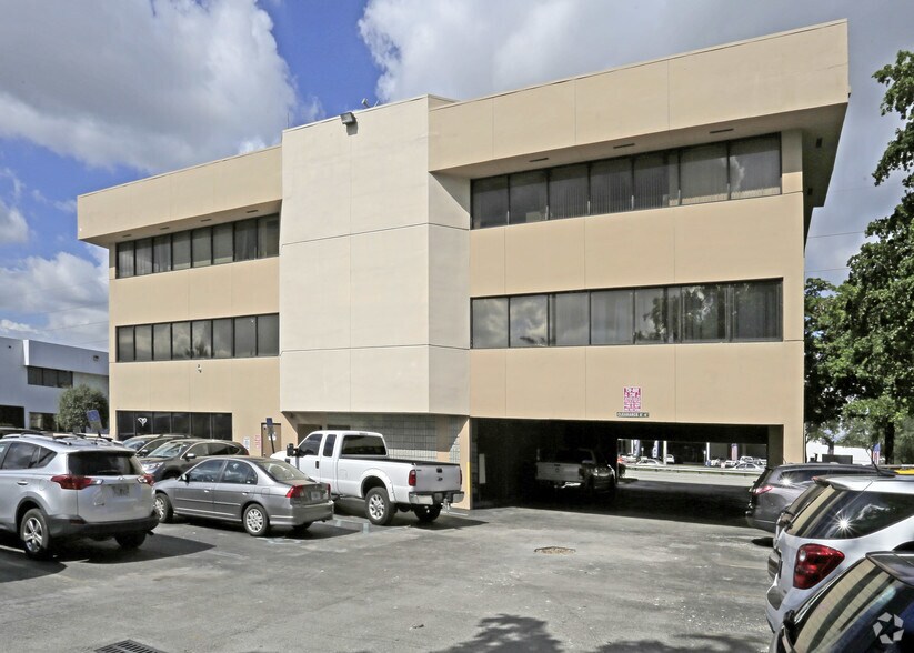 More Photos Of 8080 W Flagler St, Miami Office For Lease