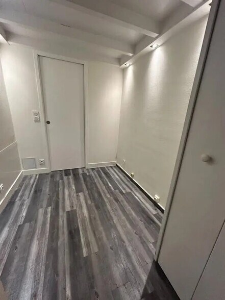 Primary Photo Of 10 Rue Du Général Bertrand, Paris Office For Sale