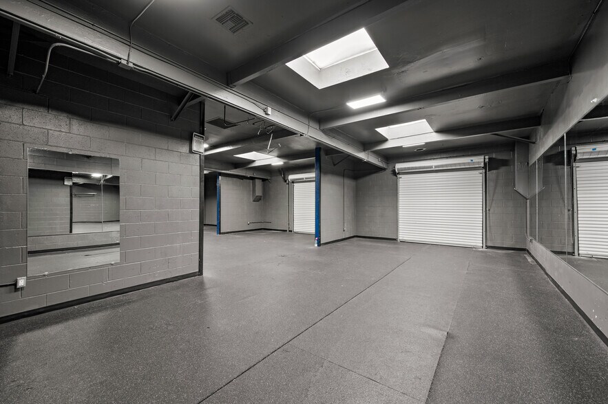 More Photos Of 8020 Ronson Rd, San Diego Warehouse For Lease