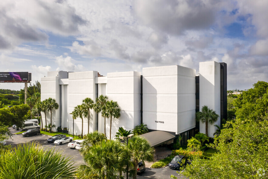 Primary Photo Of 10700 Caribbean Blvd, Miami Office For Lease