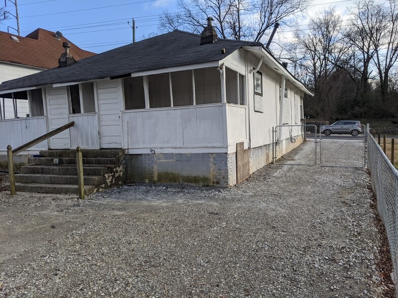 More Photos Of 699 Joseph E Boone Blvd NW, Atlanta Flex For Lease