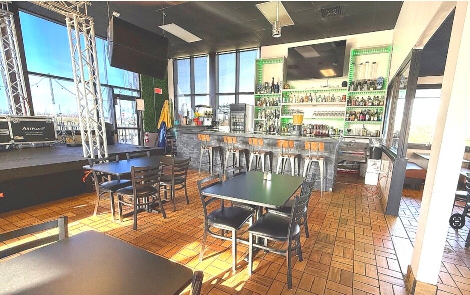 More Photos Of 808 S Illinois Ave, Republic Fast Food For Sale