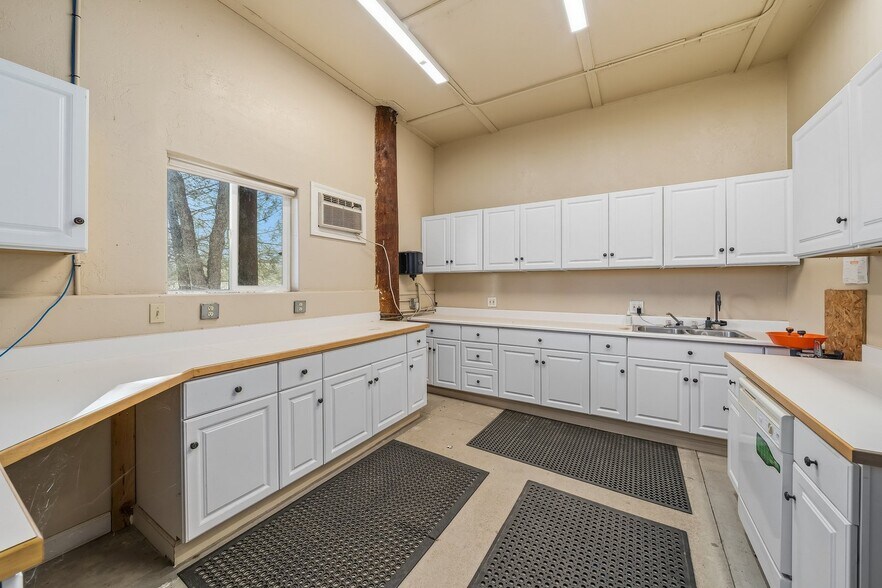 More Photos Of 535 Calf Canyon Hwy, Creston Winery Vineyard For Sale