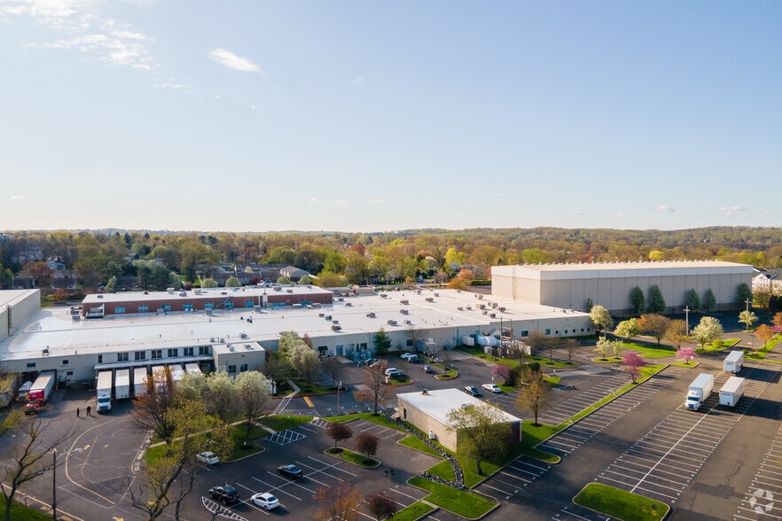 More Photos Of 330-339 S Warminster Rd, Hatboro Warehouse For Lease