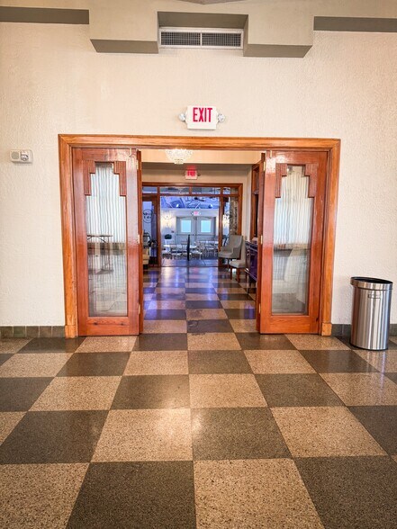 More Photos Of 900 Market St, Shreveport Office For Sale