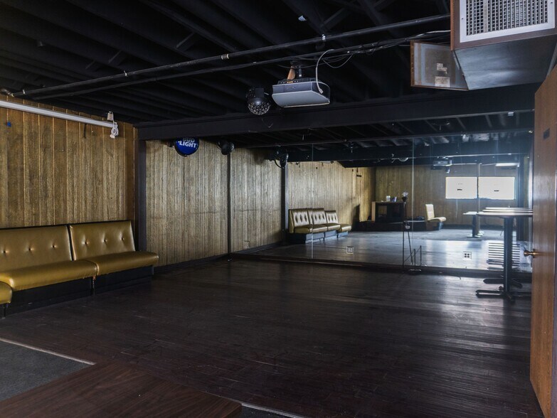 More Photos Of 8919 N 30th St, Omaha Storefront For Lease