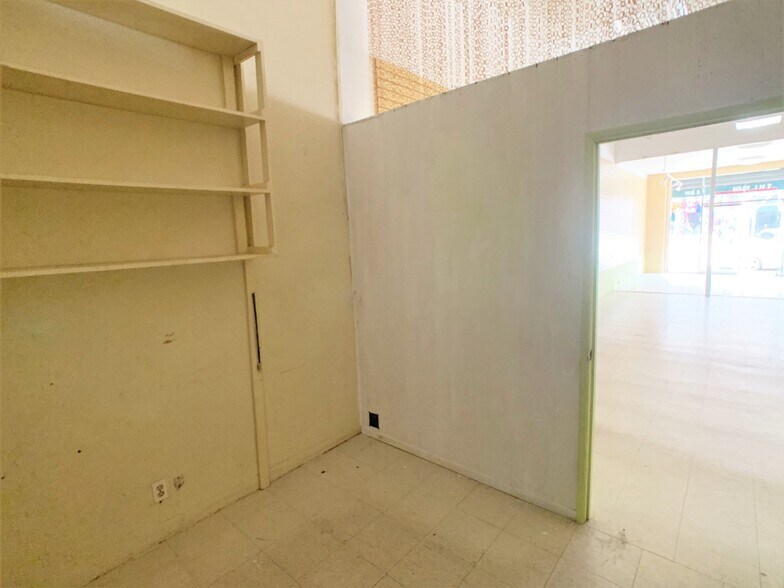 More Photos Of 1100-1106 S Los Angeles St, Los Angeles General Retail For Sale