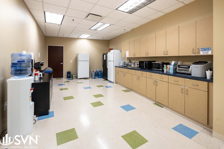 More Photos Of 1648 McGrathiana Pky, Lexington Office For Lease