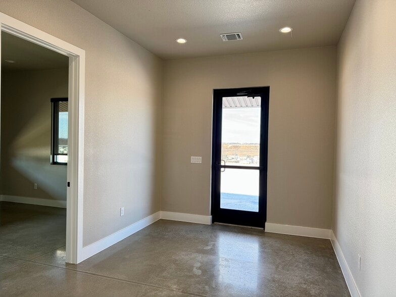 More Photos Of 105 McBar Dr, Jarrell Light Distribution For Lease