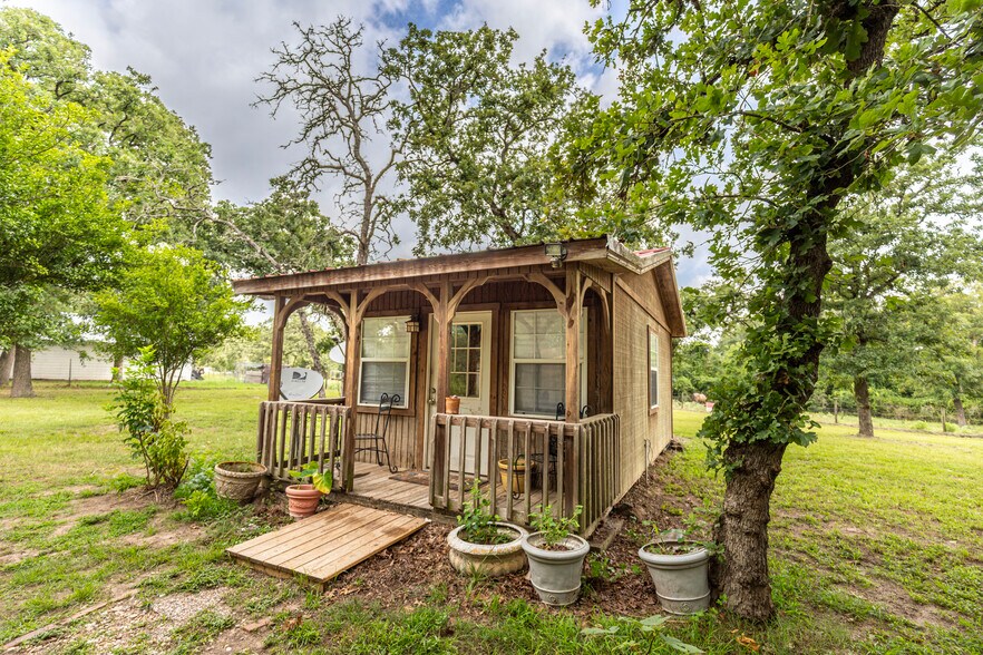 More Photos Of 7710 TX-36, Bellville Specialty For Sale