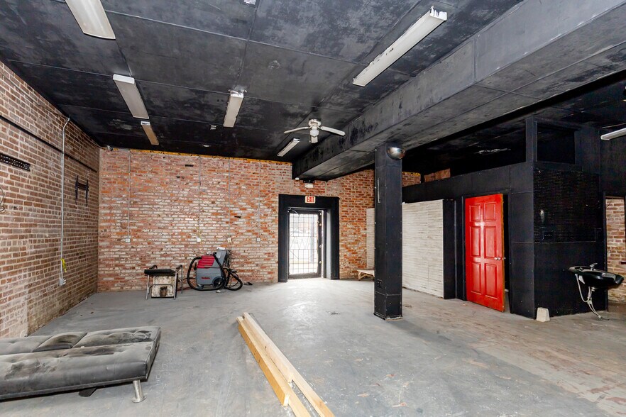 More Photos Of 4914 Main St, Moss Point Storefront For Sale