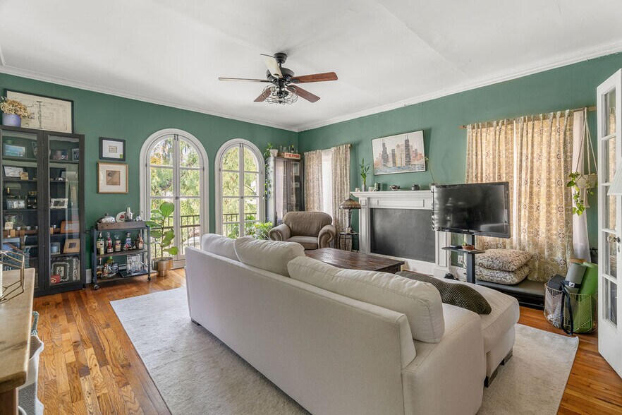 More Photos Of 5424 Franklin Ave, Los Angeles Apartments For Sale