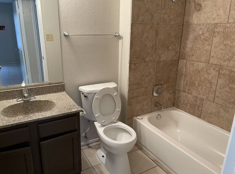 More Photos Of 811 Darby Blvd, San Antonio Apartments For Sale