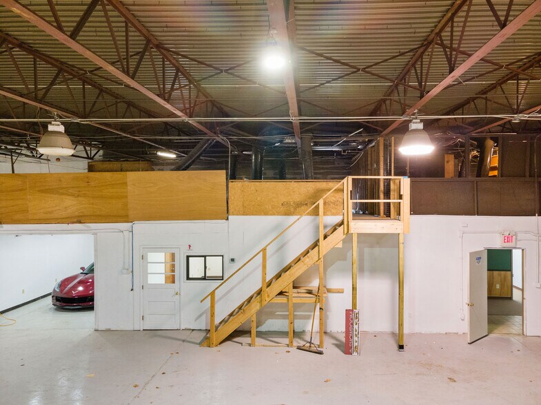 More Photos Of 104 N Duane Ave, Endicott Industrial For Lease