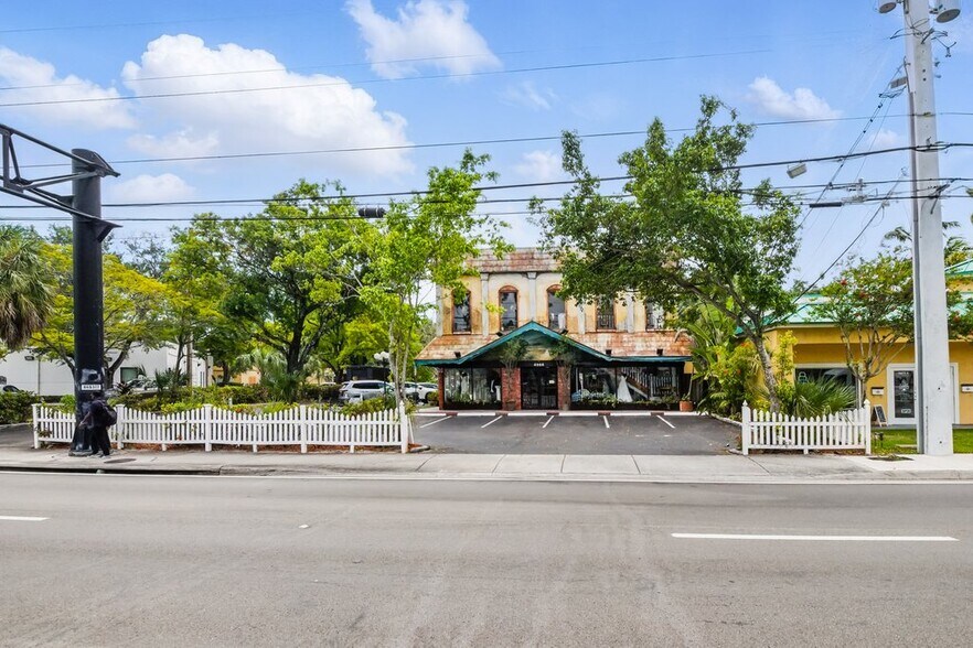More Photos Of 4066 Broward Blvd, Fort Lauderdale Storefront Retail Office For Sale