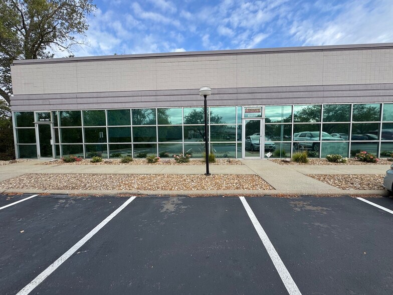 More Photos Of 7810-7900 NW 100th St, Kansas City Unknown For Lease