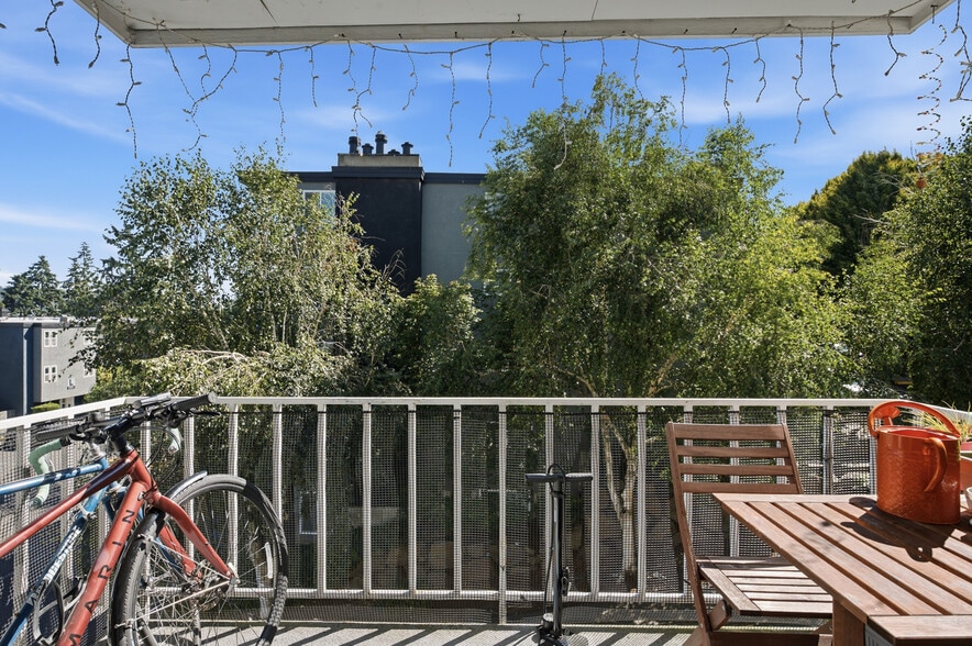 More Photos Of 3600 25th Ave W, Seattle Apartments For Sale