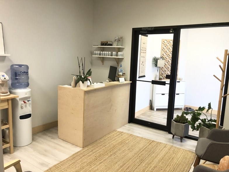 More Photos Of 4180 W Broadway Ave, Robbinsdale Storefront Retail Office For Lease