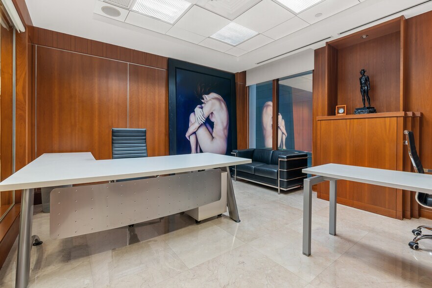 More Photos Of 1110 Brickell Ave, Miami Office For Lease