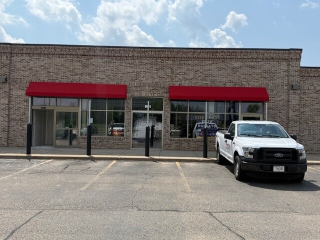 More Photos Of 905 W Clairemont Ave, Eau Claire Storefront For Lease