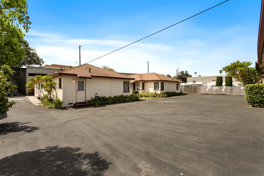 More Photos Of 2553 Nina St, Pasadena Apartments For Sale