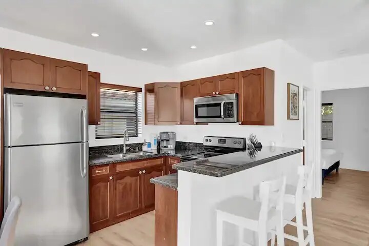 More Photos Of 333 Walnut St, Hollywood Hotel For Sale