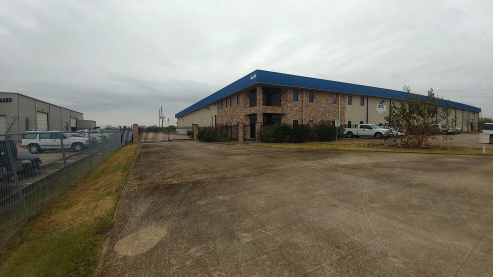 More Photos Of 4433 South Dr, Houston Manufacturing For Sale