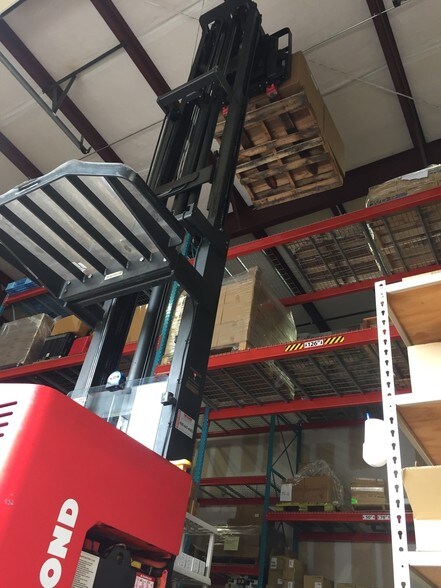 More Photos Of 2844 Logan St, Nashville Light Distribution For Sale