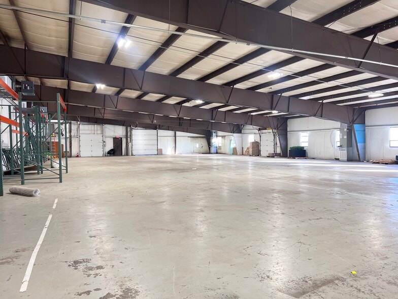 More Photos Of 2 Commerce Dr, North Branford Warehouse For Lease