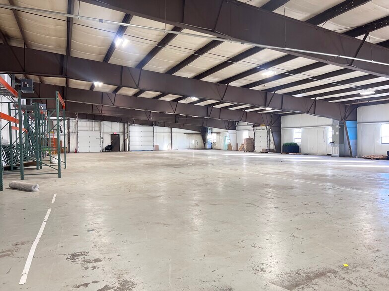More Photos Of 2 Commerce Dr, North Branford Warehouse For Lease