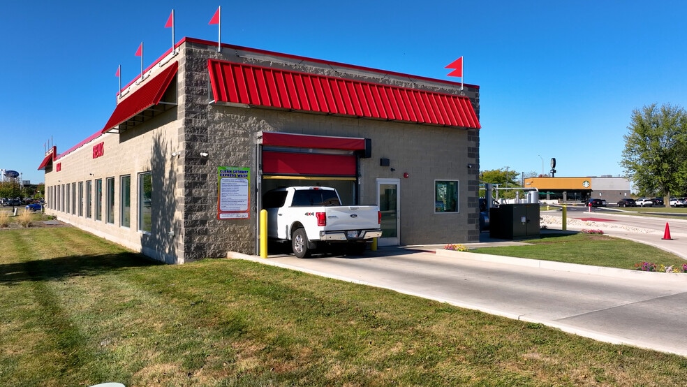 Primary Photo Of 2950 Fairfield Ln, Ottawa Carwash For Sale