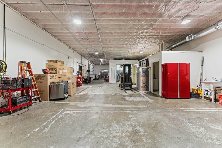 More Photos Of 7766 Burnet Ave, Van Nuys Service For Sale