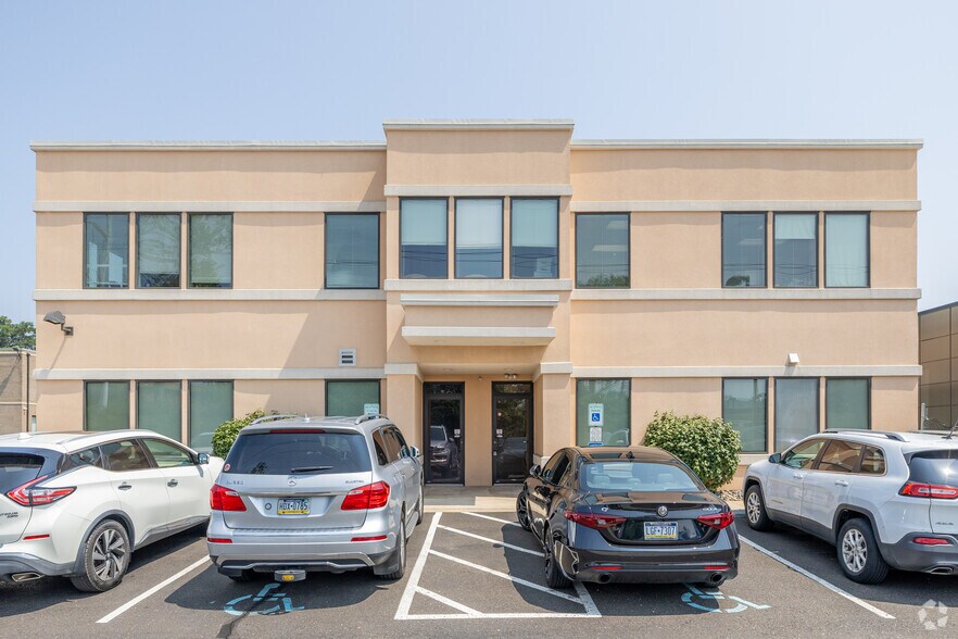 More Photos Of 2000 Grant Ave, Philadelphia Medical For Sale