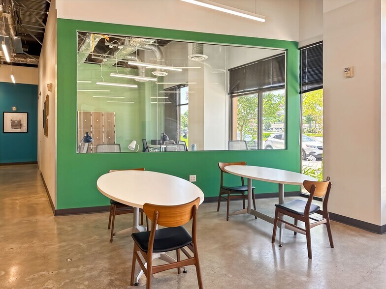 More Photos Of 1901 Manhattan Blvd, Harvey Coworking Space