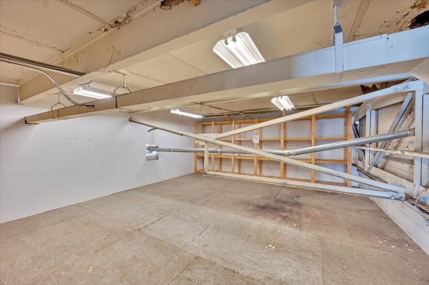 More Photos Of 8837 Lyndon St, Detroit Warehouse For Sale