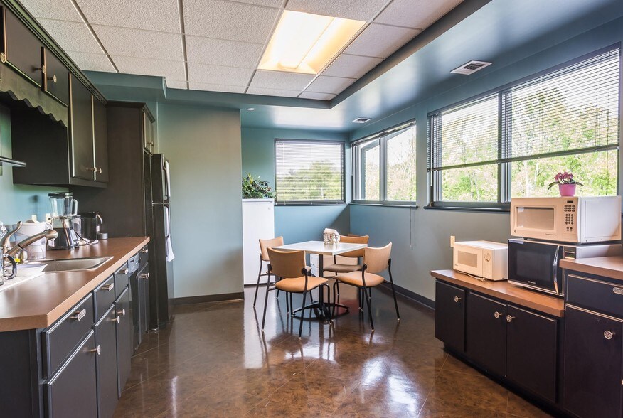 More Photos Of 1600 W Bloomfield Rd, Bloomington Medical For Lease