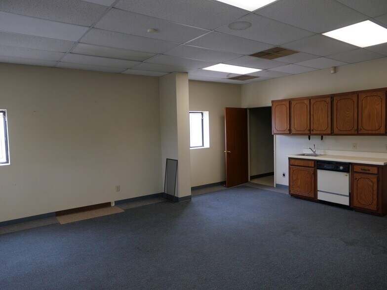 More Photos Of 1364 NE 3rd St, Oklahoma City Warehouse For Sale