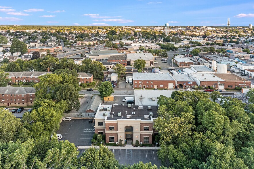 More Photos Of 51 Charles St, Mineola Office For Lease