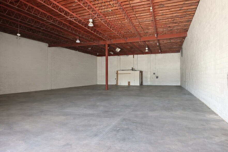 More Photos Of 2001-2021 Exchange Ave, Oklahoma City Warehouse For Lease
