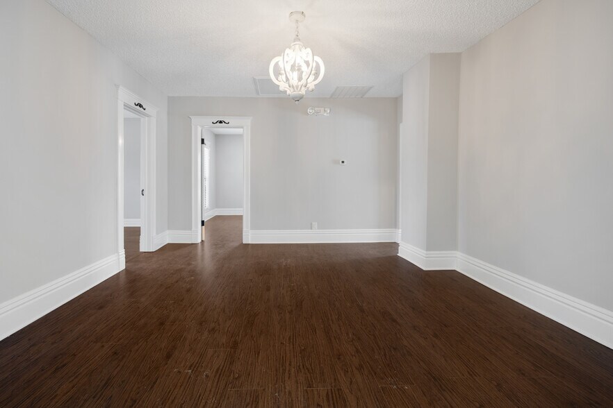 More Photos Of 121 N Washington St, Naperville Medical For Lease