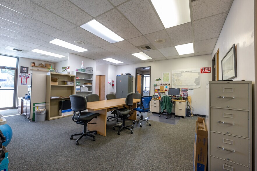 More Photos Of 1715 100th Pl SE, Everett Office For Sale