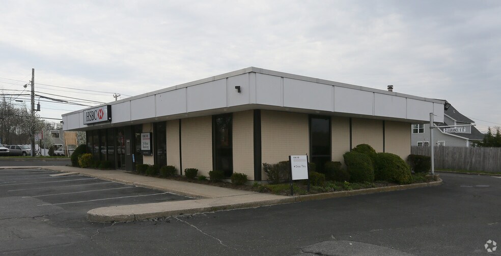 More Photos Of 1718 Montauk Hwy, Mastic Bank For Lease