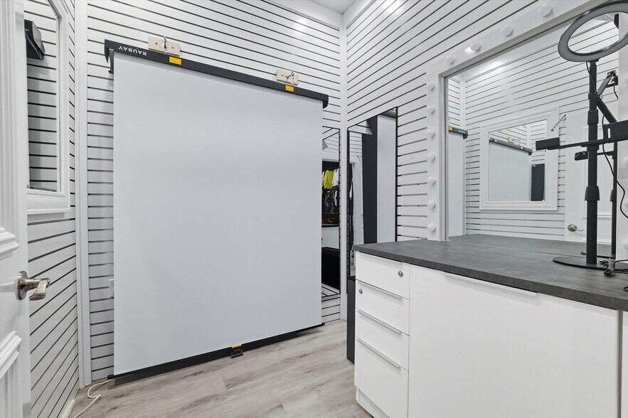 More Photos Of 450 W Harwood Rd, Hurst Freestanding For Sale