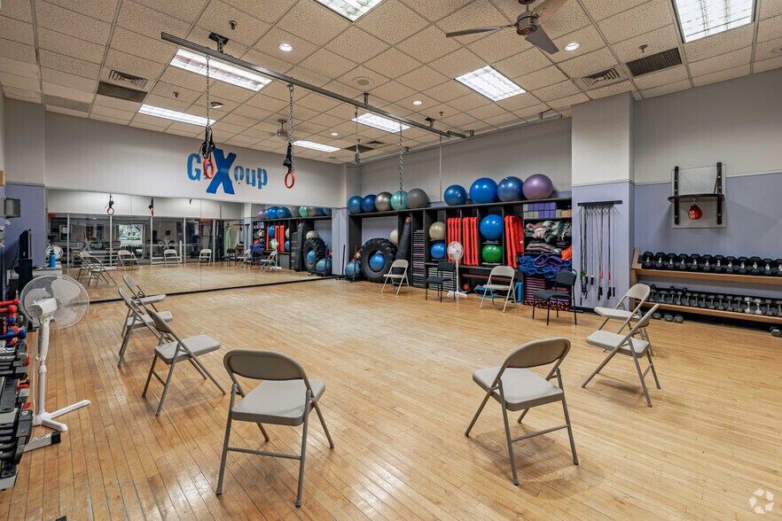 More Photos Of 1 Blue Hill Plz, Pearl River Office For Lease